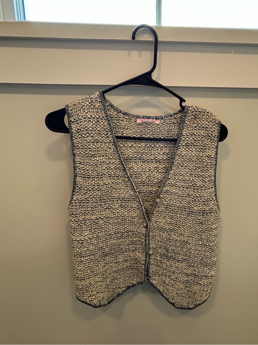 Knit Button-Front Vest Sweater - Cream & Black